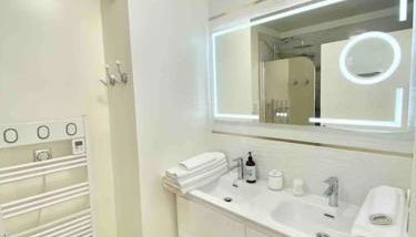 Le Domaine Réservé , parking et écrin de verdure - Foto 4