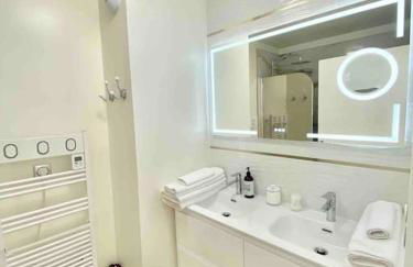 Le Domaine Réservé , parking et écrin de verdure - Foto 4