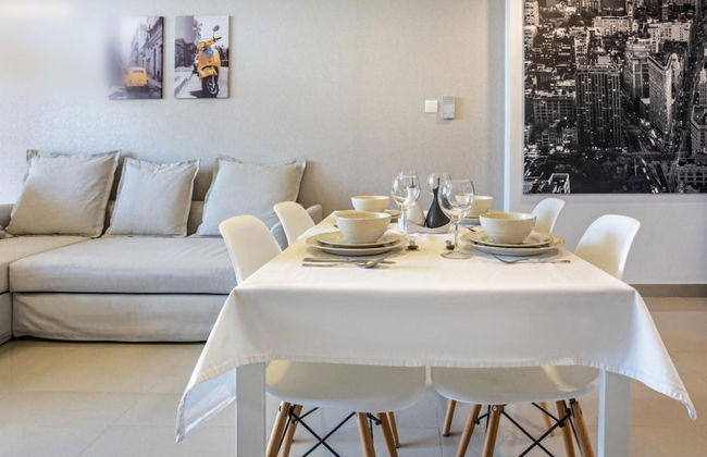 Breathtaking View 1 Bedroom Apt - Photo 4