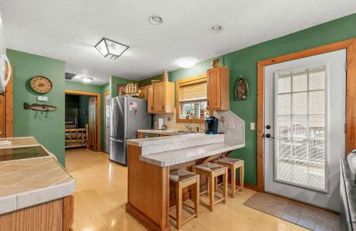 Walk to Lake Lampe Cabin with Fireplace and Deck! - Foto 6