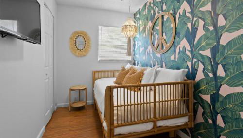 Sunny Palm Cottage W/ Hot Tub + Fire Pit + Grill + 10 to Beach! - Foto 3