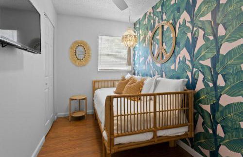 Sunny Palm Cottage W/ Hot Tub + Fire Pit + Grill + 10 to Beach! - Foto 3