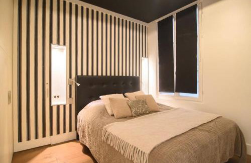 Two Bedroom Luxury Apartment - Balcony with View of Notre Dame - Photo 19