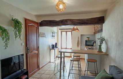 T2 chaleureux au coeur d'un village pittoresque - Photo 1