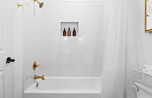 Charming 2nd-Floor Flat 3BR 2BA Free Parking - Foto 22