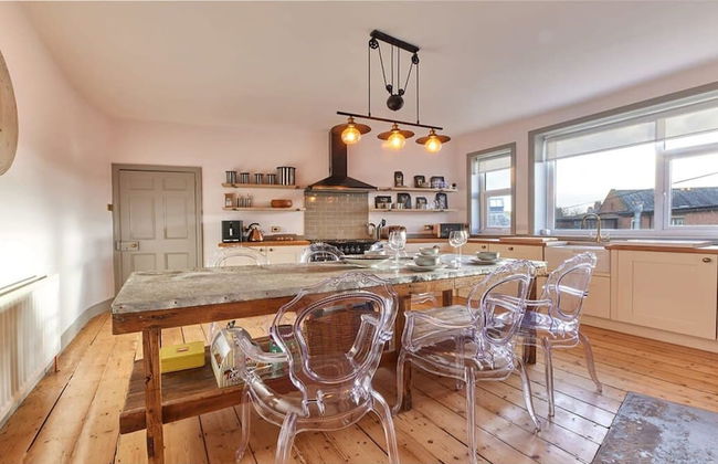 Host Stay Peacock House - Photo 16