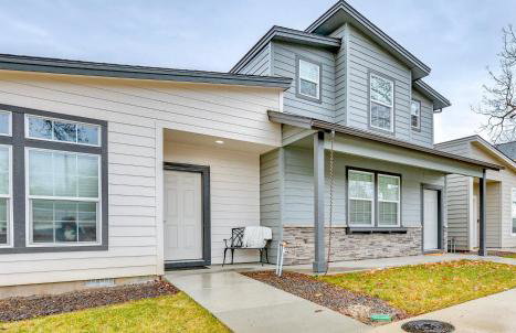 North End blue -Hot Tub - Fire Pit - Downtown -4BR - Photo 10