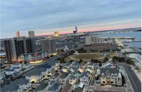 Serenity Escapes Waterfront Atlantic City Condo with Balcony & Free Parking - Foto 7