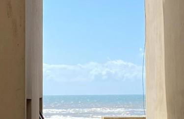 Apto a 20 metros da praia - Foto 1