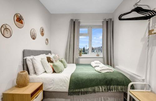 4 Bed House - Sleeps 9 - Garden - Parking - Wifi - Foto 8