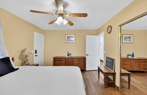 4BR Desert Oasis near Valley and Vegas - Foto 23