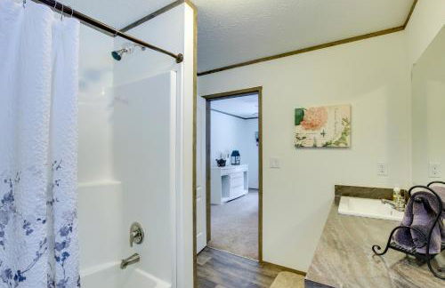 Stylish Chetek Hideaway with Lake and Dock Access! - Foto 19