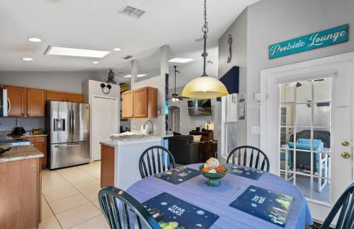 Wheelchair accessible Lakeview 4BR house with pool spa themed rooms game room - Foto 17