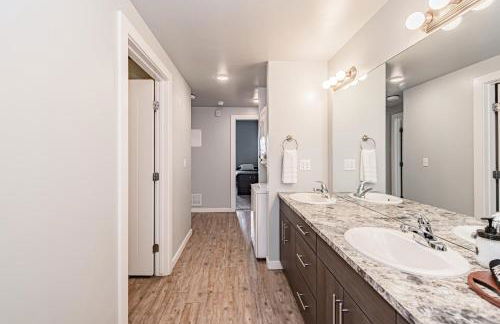 Bringham's Mill Apartments Perfect for Groups Full Kitchen Gym and Free Parking - Photo 59