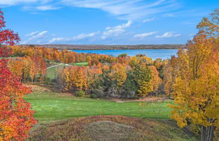 Scenic AGaMing Escape Torch Lake Views and Golf - Foto 20