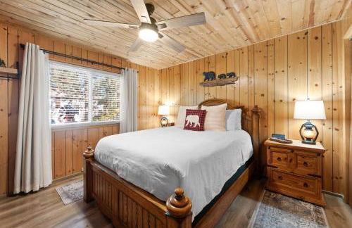 Tranquil Retreat with Fenced Backyard, Hot tub & Bar - Foto 16