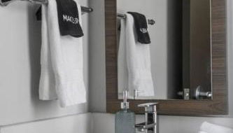 Stunning Downtown Apartment with Pool, Laundry, Parking - Foto 3