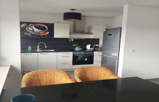 Modern Apartment With Balcony - Photo 33