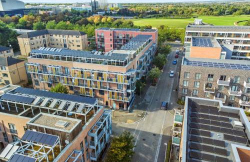 Sleek Modern City Apartment - Photo 22