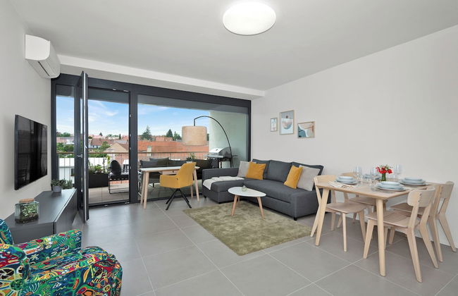 Fully equipped apartments with Terraces, Free garage parking, Netflix & AC - by Apartmány Šlapanice cz - Foto 31