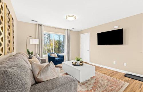 New! Charming Upper Unit in the Heart of Roseville - Foto 7