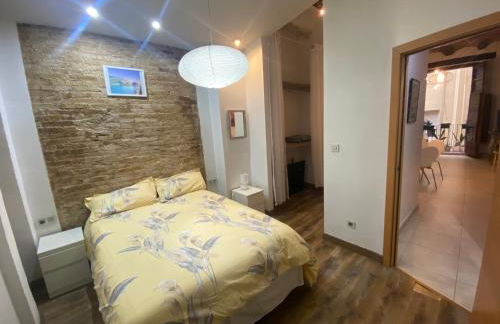 Your Valencia Home - Photo 2