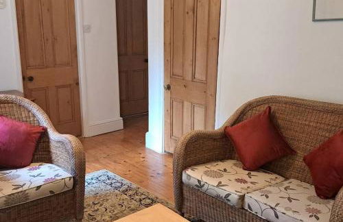 Stunning 3BD Victorian House in Bramhall Village - Photo 17