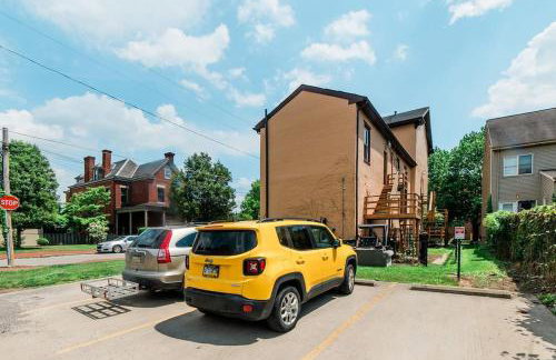 Comfortable and Walkable - Off-Street Parking - Foto 17