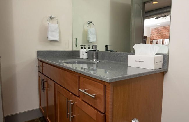 Luxury 2 BR Apartment With Modern Accents Downtown - Foto 7