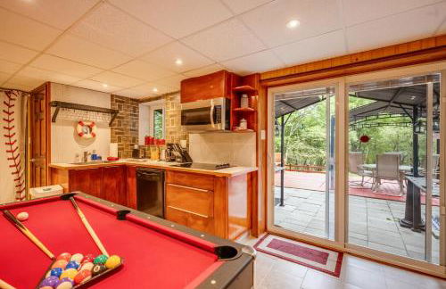 Stunning! Pocono Escape! HotTub Sauna Pool Ski Pet-Friendly Firepit Game Room Fireplace BBQ Lakes Tennis Fishing - Foto 51