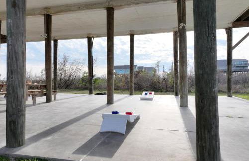 Beachfront 4BR - Tiki Bar, Yard Games, Pet-Friendly - Foto 37