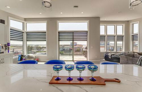 Sleek Ferndale Home with Ocean and Mountain Views! - Photo 8