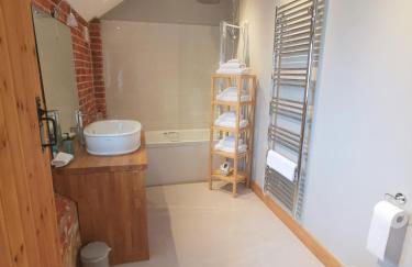 Blashford Manor Farmhouse Holiday Cottage - The Shire Cottage - Foto 1