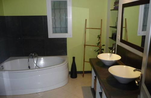 Aux portes de la Camargue entre Nîmes et Arles - Foto 26