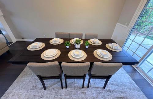 Bright & Spacious 5BR Modern Vacation Home - Near Disneyland & Beaches - Photo 7