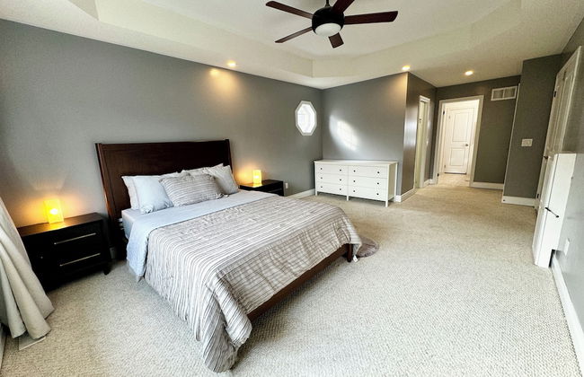 Spacious 4-Bedroom Retreat - Photo 1