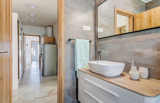 Villa Gariful - Sleeps 10 - Pool - Hottub - Petsok - Foto 27