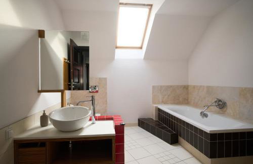 Bright 4 bedroom House with living room and work place Warsaw - Foto 8