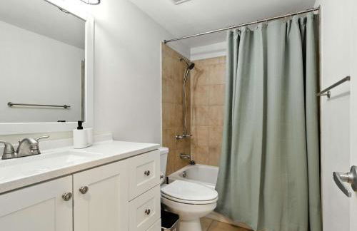 Cozy 2BR Flat - Walk to METRO Union Market - Foto 17
