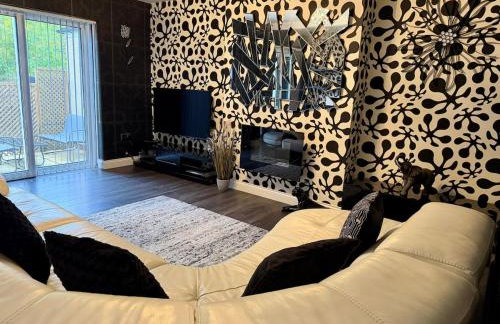 Stylish 3-Bed Family Pet-Friendly Home with Garden - Foto 1