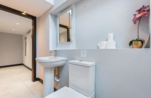 #111 New Farm with hot tub and Sauna - Sleeps 18 - Near Elmore Park - " Perfect for Contractors and Families - Parking space for 10 cars" - Foto 76