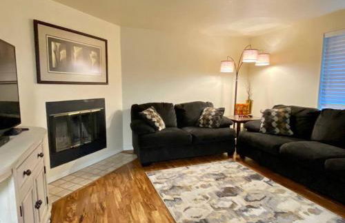 Hidden Gem in SE Boise with hot tub and wood burning fireplace - Foto 3