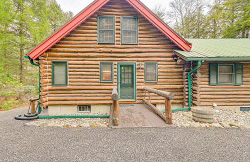 On-Site Pond and Trails Lake Luzerne Cabin - Foto 40