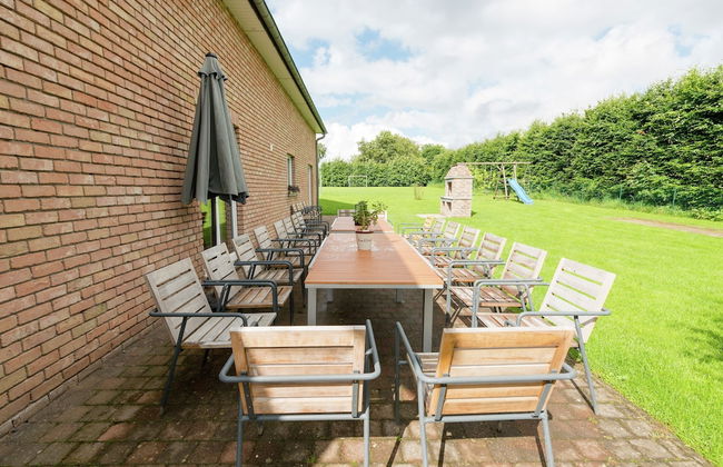 Spacious Retreat by Lake - Photo 17