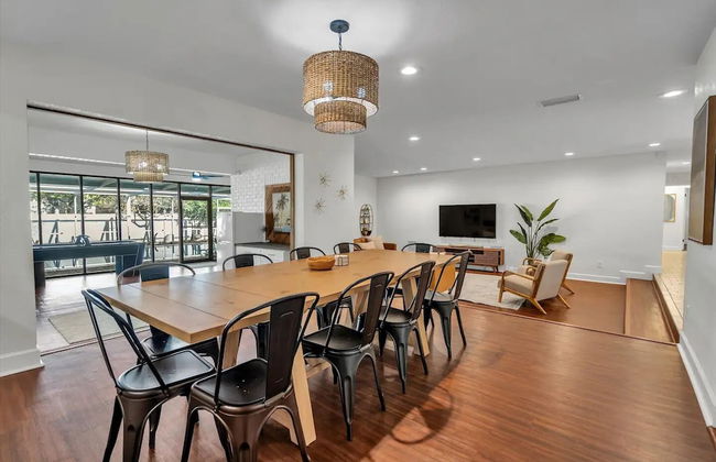 Golden Retreat: Expansive 6BR Home w Heated Pool ~ - Foto 23