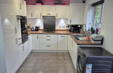 The Aylesbury Home Retreat - 3 Bed Home with Garden & Free Parking - 2 Bedrooms - Foto 7