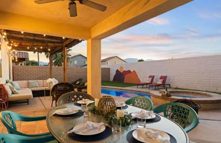 Desert Oasis w Pool Spa BBQ Outdoor Dining Under the Palms Calle Tolosa by AvantStay - Foto 5