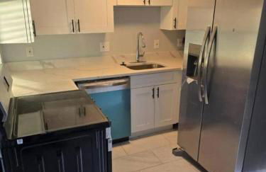 All New! Convenient Location! Sleeps 6 - Foto 12
