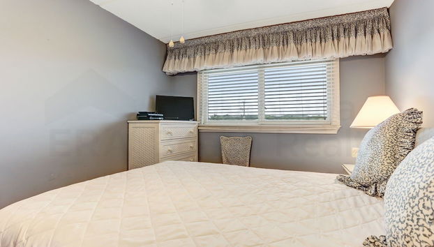 Spacious Condo Just Steps from the Atlantic by RedAwning - Foto 5, Habitación