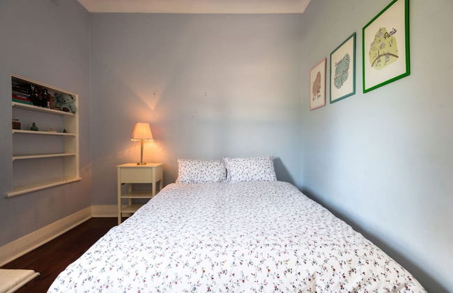 Beautiful 2 Story Manor Close to Beach and all - Foto 15